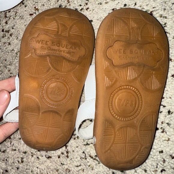 WeeSqueak Toddler Sandals Size 7 - Silent Squeakers - Picture 4 of 4